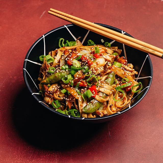 Gebratene Udon Nudeln mit igo Wok Gemüse